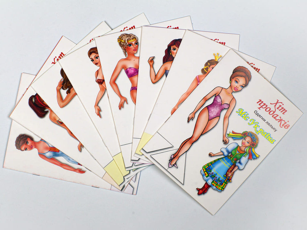 Комплект із 8 видів «Одягни ляльку»