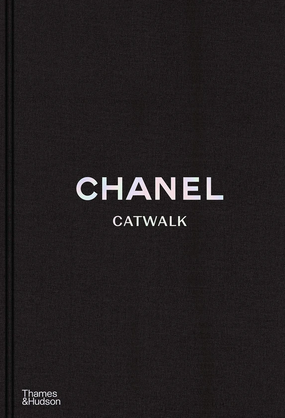 Chanel Catwalk. Adélia Sabatini; Патрік Морієс