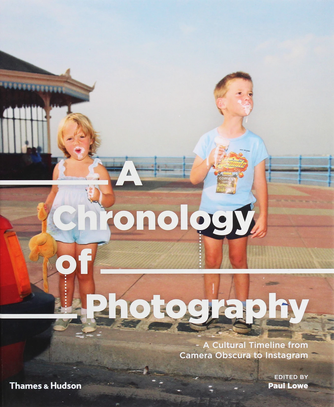 A Chronology of Photography. A Cultural Timeline from Camera Obscura to Instagram. Paul Lowe